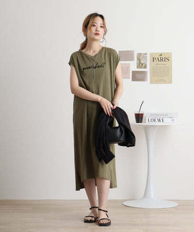 フロント刺繍Vネックカットワンピース