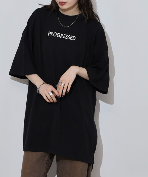胸元刺繍ロゴスーパーBIGサイズモックネックTシャツ