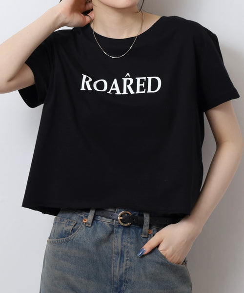 ショート丈裾フリンジオーバサイズシルエットロゴプリントTシャツ