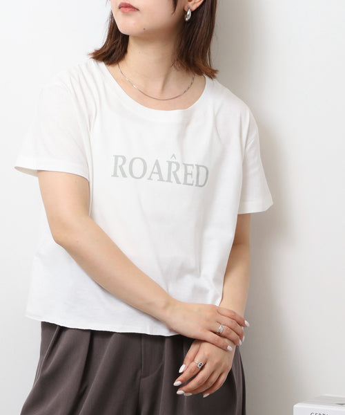 ショート丈裾フリンジオーバサイズシルエットロゴプリントTシャツ