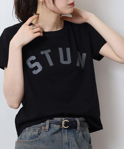 オーバーサイズシルエットショート丈ロゴプリントTシャツ