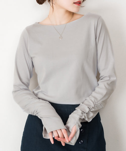 ボートネック指空きTシャツ