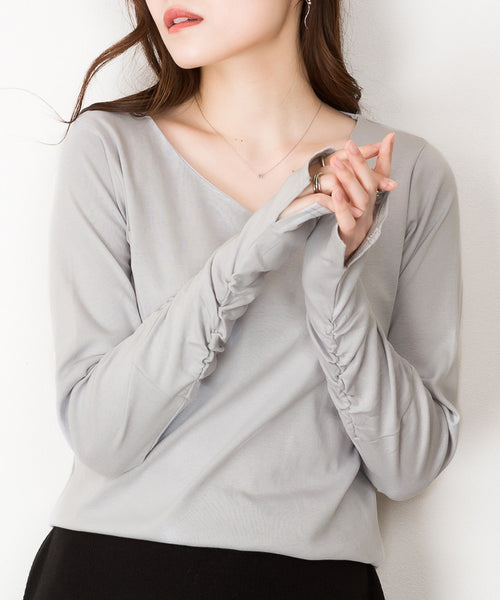 Vネック指空きTシャツ