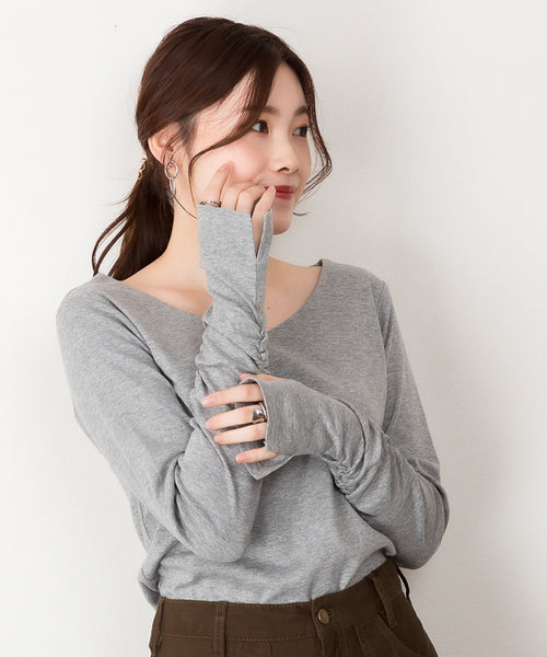 Vネック指空きTシャツ
