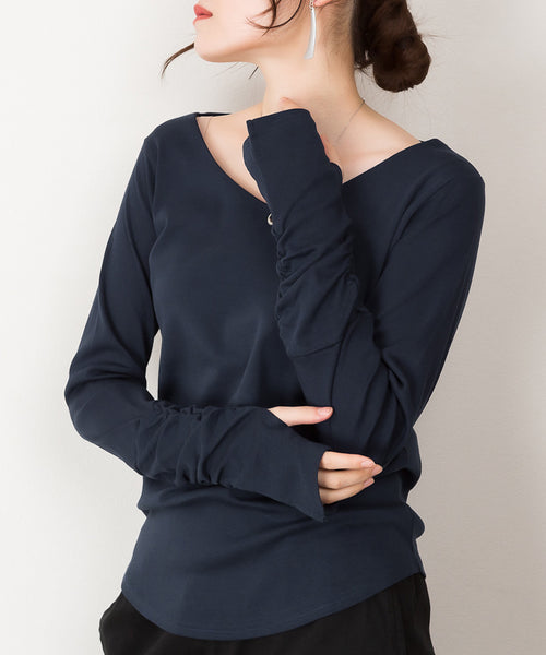 Vネック指空きTシャツ