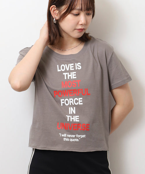 ショート丈裾フリンジオーバサイズシルエットロゴプリントTシャツ