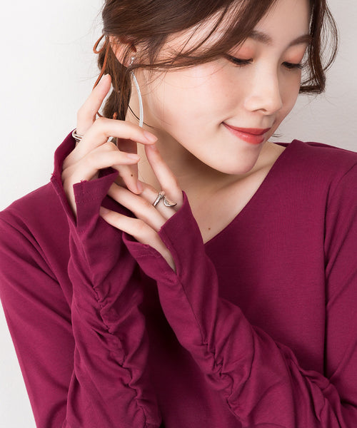 Vネック指空きTシャツ